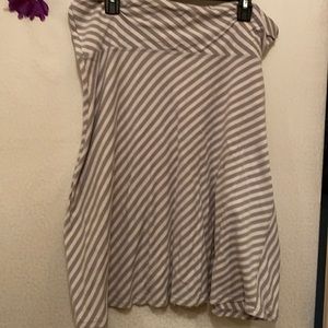 ❤️‍🔥4 for $20 Gray and white striped skirt